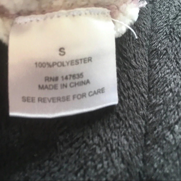 Romeo and Juliet Couture super soft rose/blue polyester sweater, size medium - Picture 3 of 3